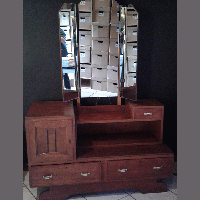 dressing-table-antique