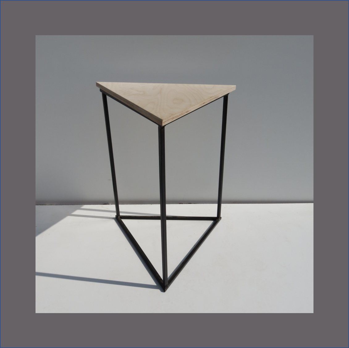 triangle-cafe-table
