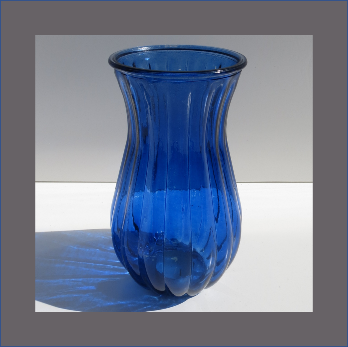 blue-riffle-vase--------